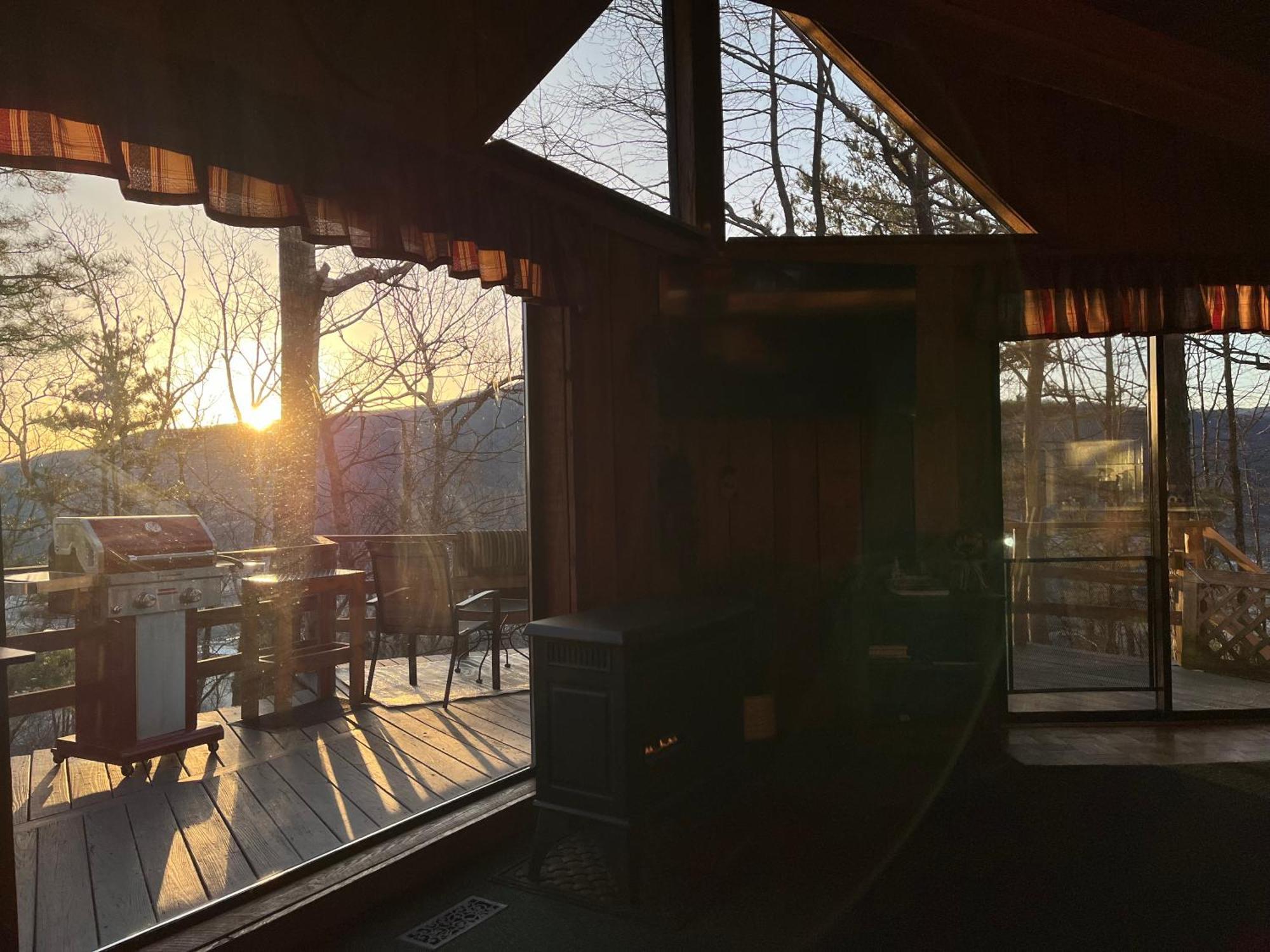10 Miles Away From The Heart Of It All! Pigeon Forge Oda fotoğraf